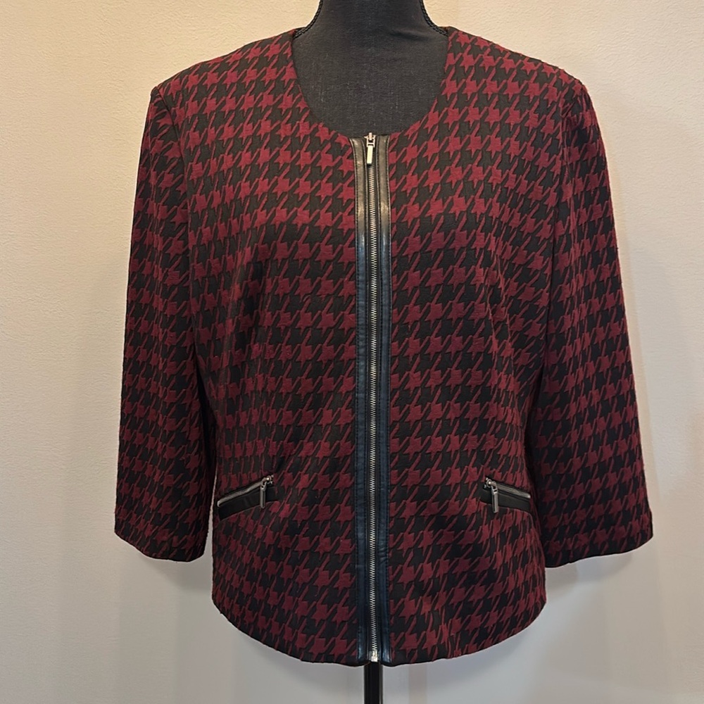 Notations Women’s Zip up Blazer Size XL with zipper pockets